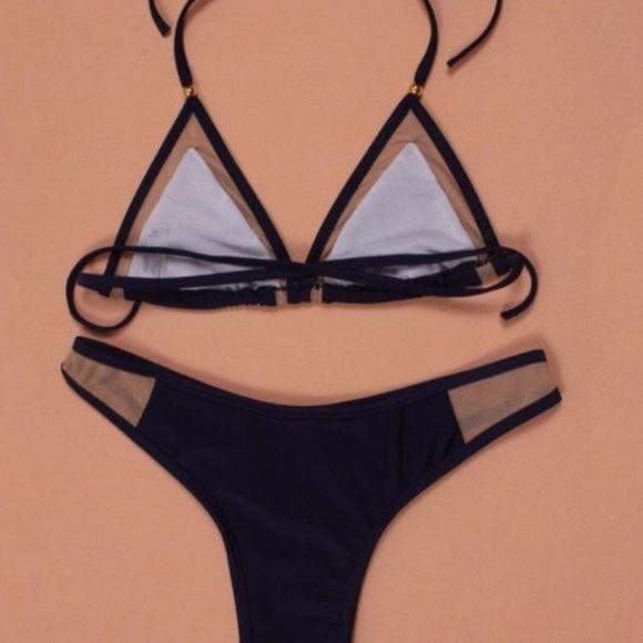 Sexy Black Bikini - Picture 4 of 5